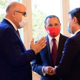 رئيس الحكومة الإيطالي جوزيبي كونتي يؤكد دعم بلاده للنظام الصحي التونسي في مواجهة كوفيد -19 
